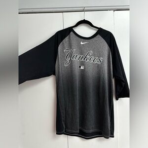 MLB Nike New York Yankees 1/2 3/4 Dri-Fit Sleeve Shirt